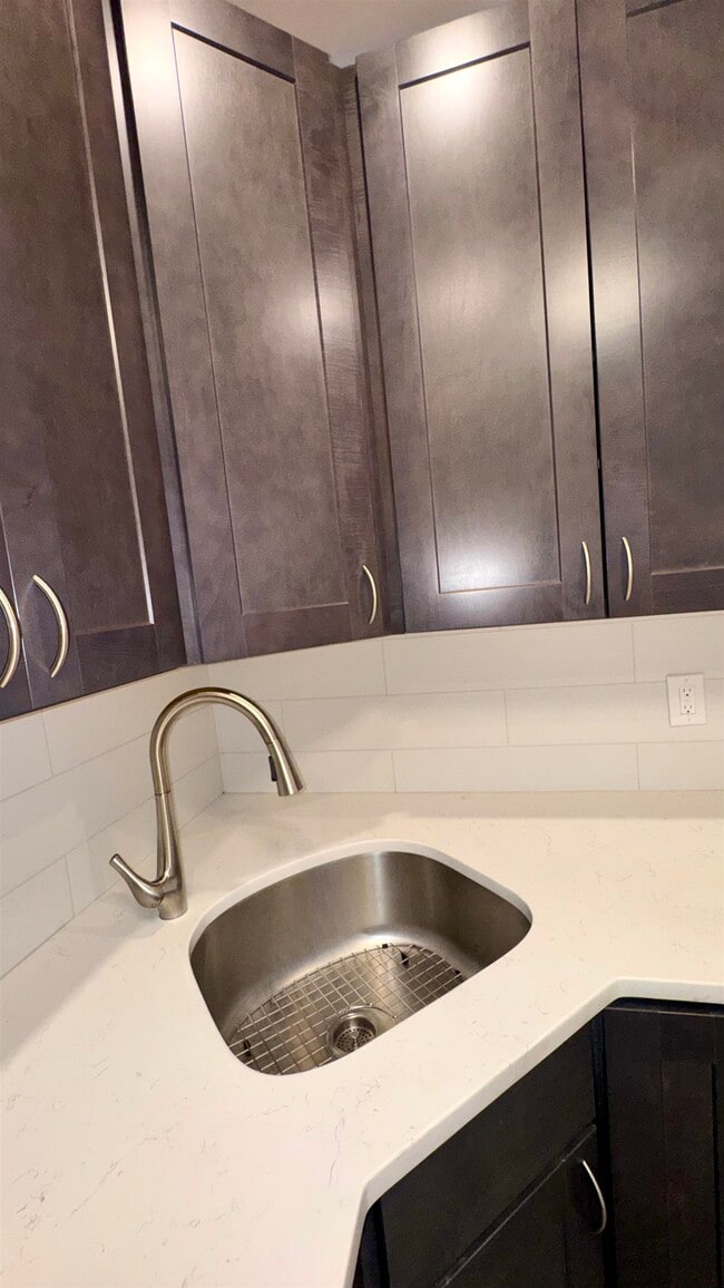 Building Photo - 76 Beacon Ave