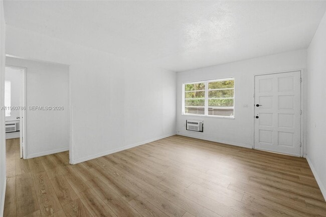 Building Photo - 3265 Franklin Ave