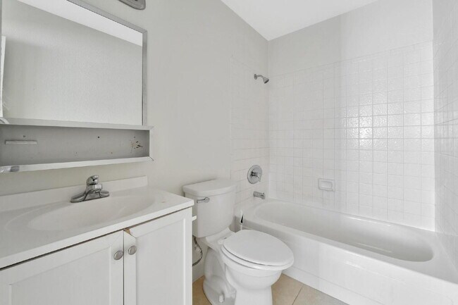 Building Photo - 2257 Exeter Dr