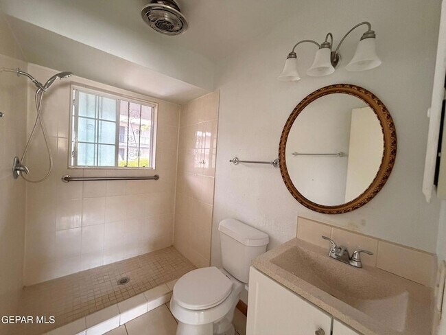 Building Photo - 6700 Escondido Dr