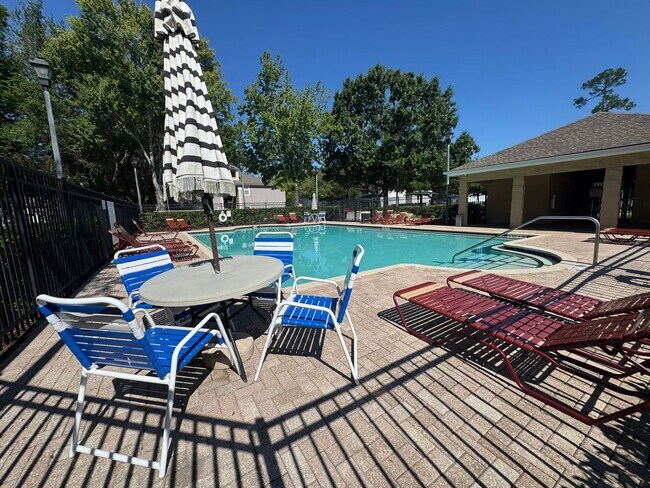 Building Photo - Nature's Hideaway 3BR Condo Available for Now!