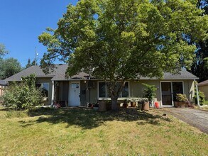 Building Photo - Charming Mid-Century Home in Shoreline