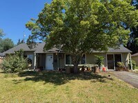 Building Photo - Charming Mid-Century Home in Shoreline