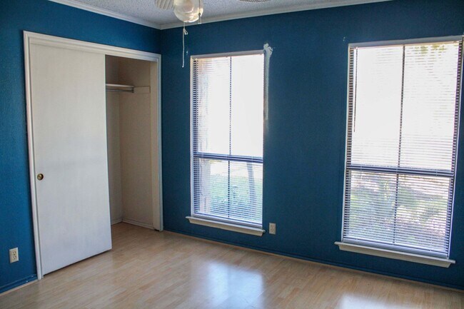 Building Photo - 4222 Clear Lake Dr