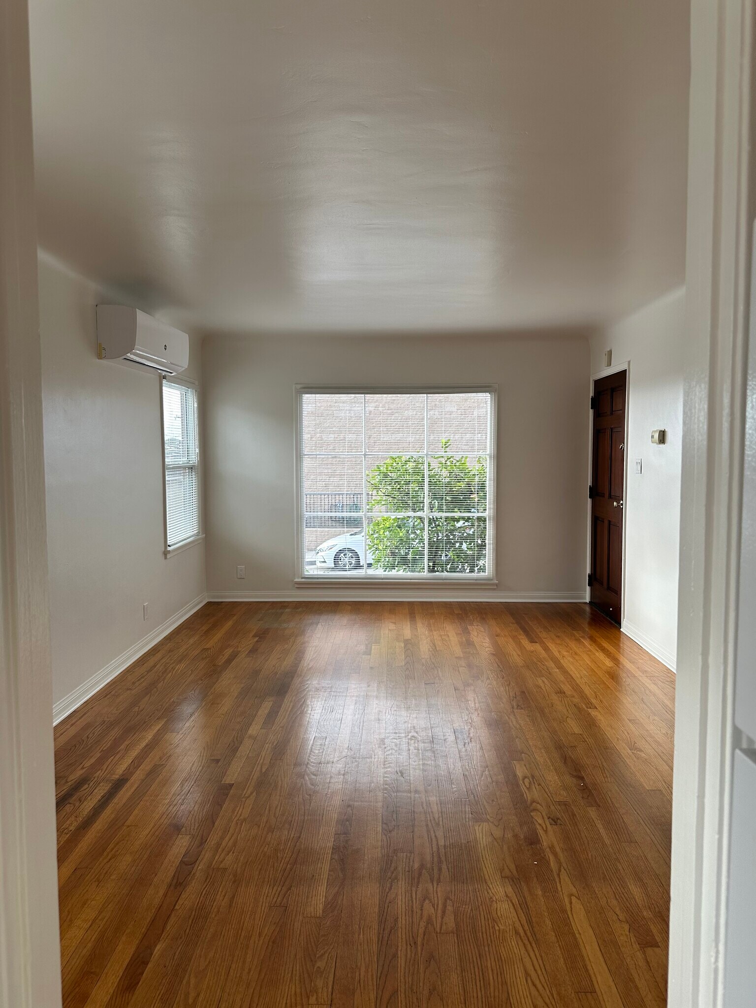Building Photo - 704 5th St
