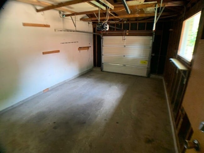 Building Photo - West Allis 3 bedroom 2 bath ranch