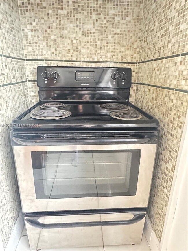 Building Photo - 3623 SW 5th Terrace