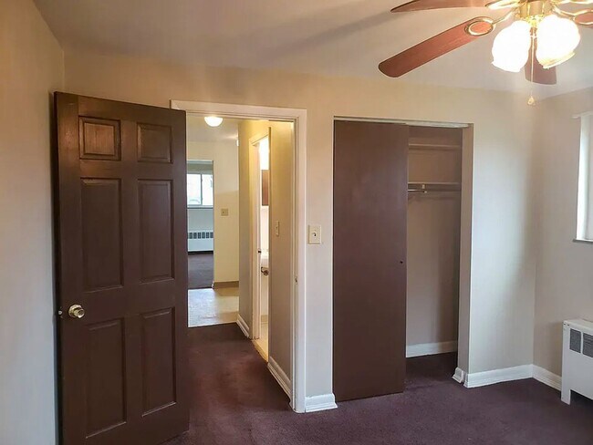 Building Photo - 7598 Boleyn Dr