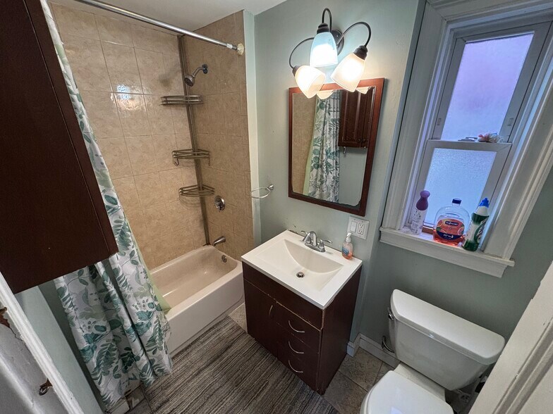 Unit 2 Bathroom - 234 Cypress St