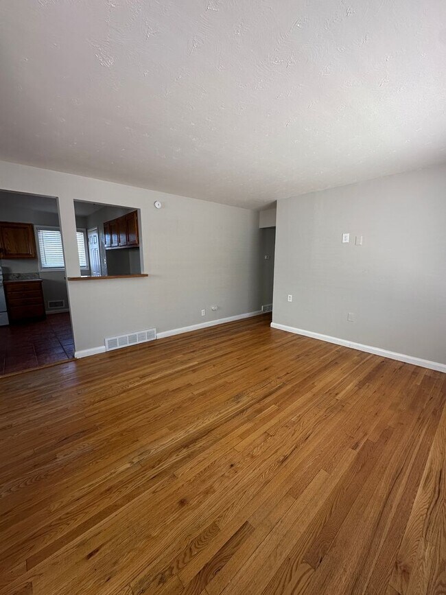 Building Photo - 6820 Larsh Dr