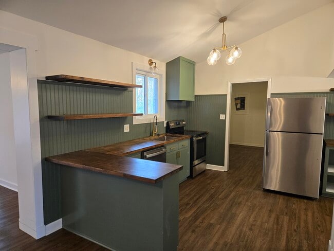 Building Photo - 3327 Cockatoo Rd