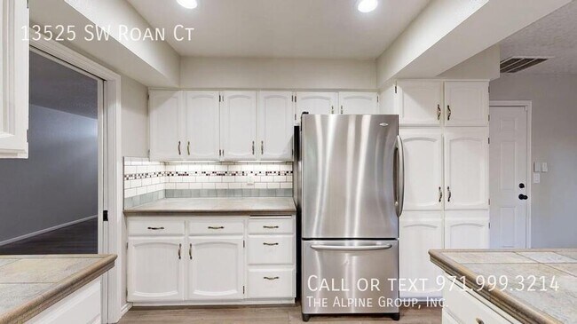 Building Photo - 13525 SW Roan Ct
