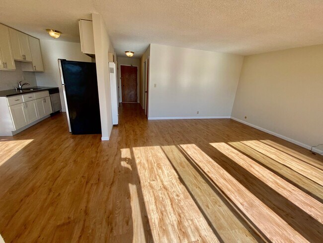 Building Photo - 156 9th Ave