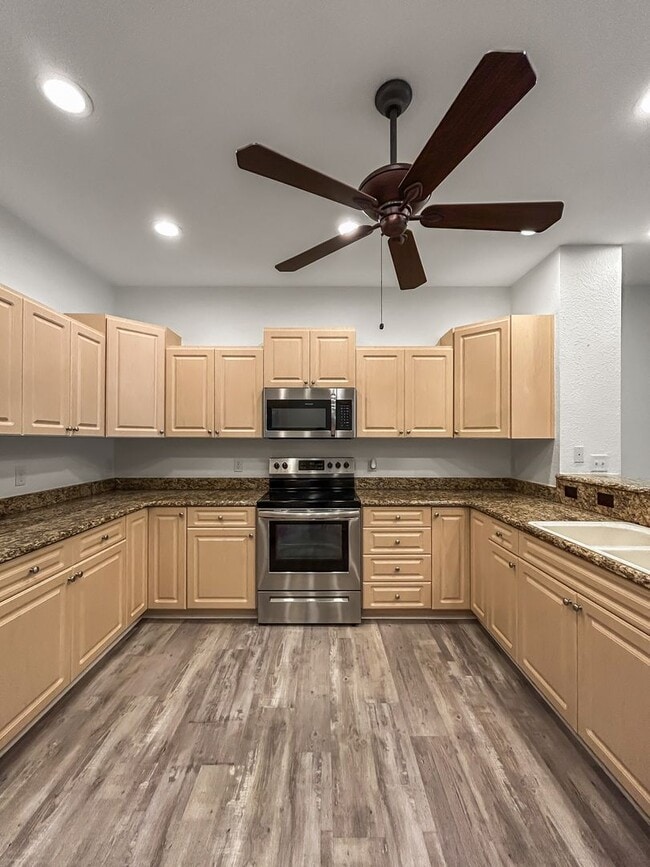 Building Photo - Stunning 3-Story Beach Townhome – Steps from the Gulf! 3bed|3bath