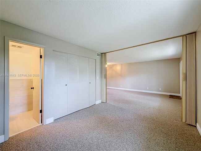 Building Photo - 6211 SW 37th St