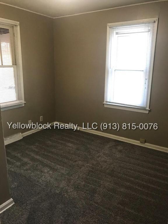 Building Photo - 320 E 79th Terrace