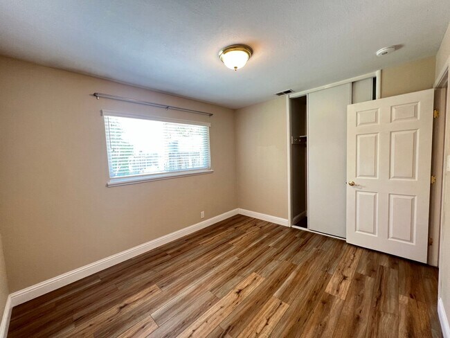 Building Photo - Single Story 3 bedroom In Cute Treelined Vallejo Neighborhood