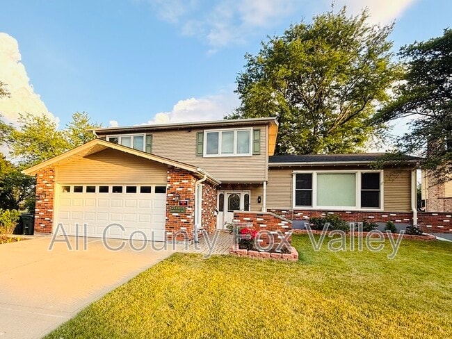 Primary Photo - 21 E Appletree Ln