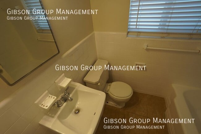 Building Photo - 631 NE 17th Way