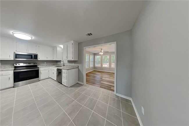 Building Photo - 1043 Foxhollow Tr