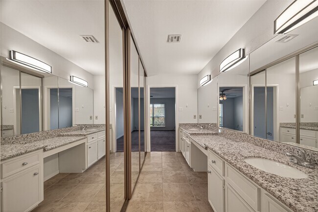 Building Photo - 7655 S Braeswood Blvd