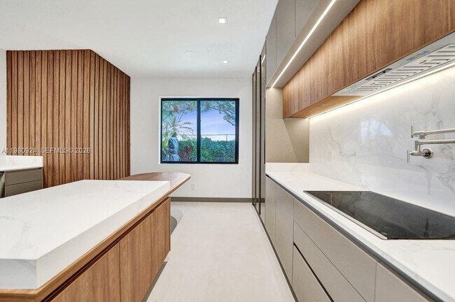 Building Photo - 4100 E Gardenia Ave