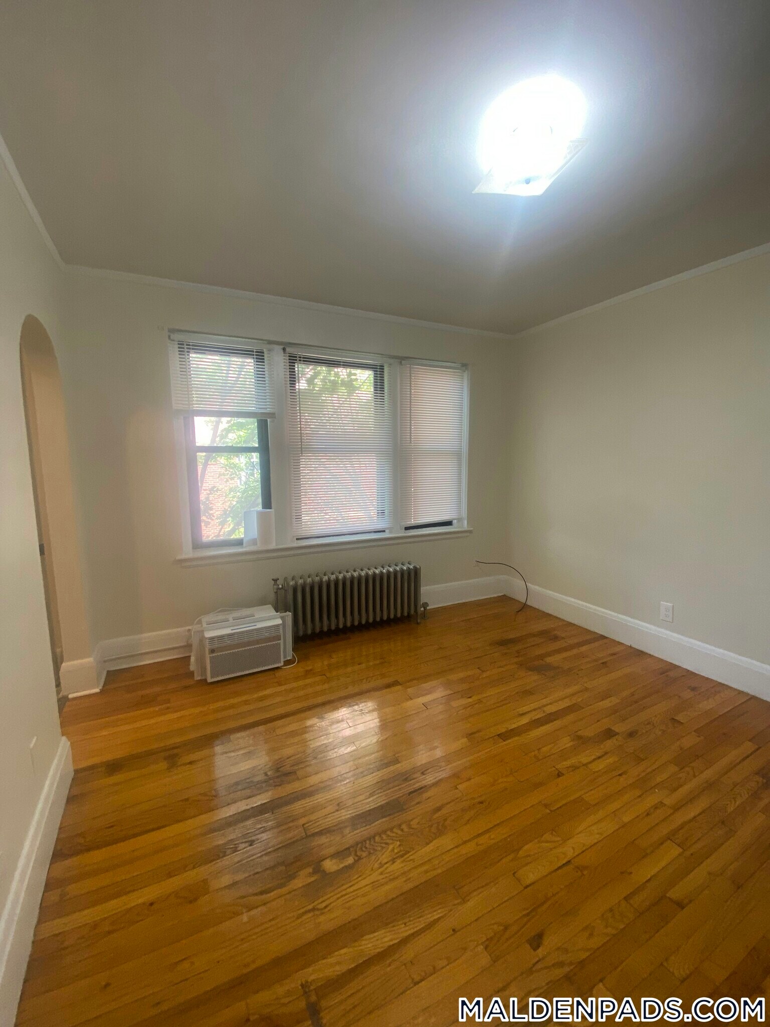 Building Photo - 349 Pleasant St