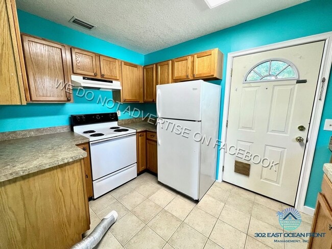Building Photo - $200 OFF FIRST MONTH RENT - Lovely 2 bedroom / 1 bathroom home now available for rent!