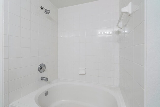 Building Photo - 3022 Alcazar Pl
