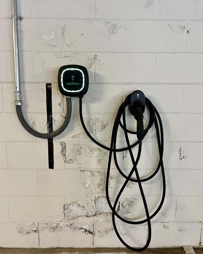 Building Photo - 525 Almer Rd