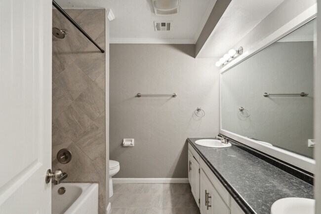 Building Photo - 2904 E Fort Worth St