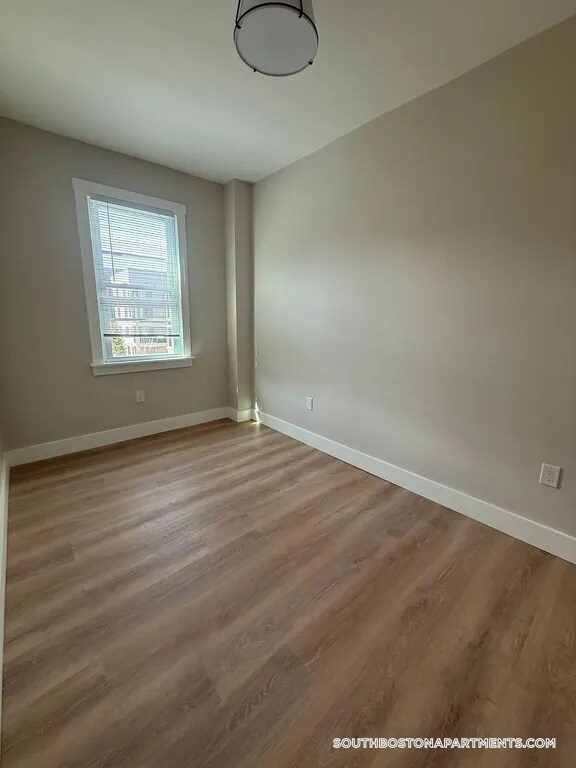 Building Photo - 17 M St