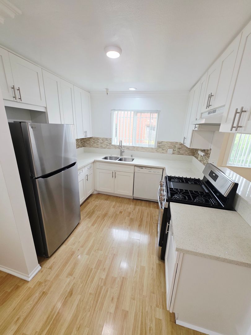 Building Photo - 319 Concord St