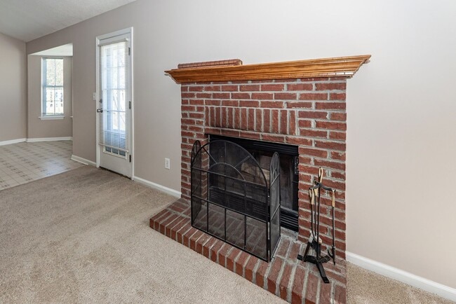 Building Photo - 3 Bedroom, 2 Bathroom Home in Whitehall - ...