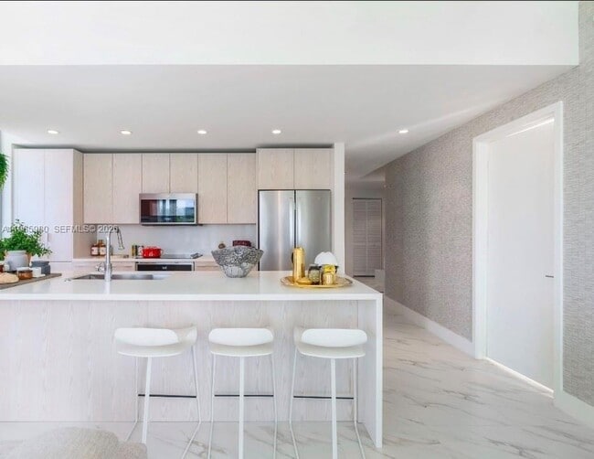 Building Photo - 2000 Metropica Wy