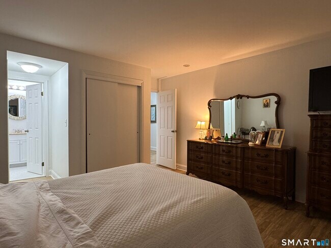 Building Photo - 22 Radio Pl