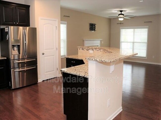 Building Photo - 717 Minerva Dale Dr