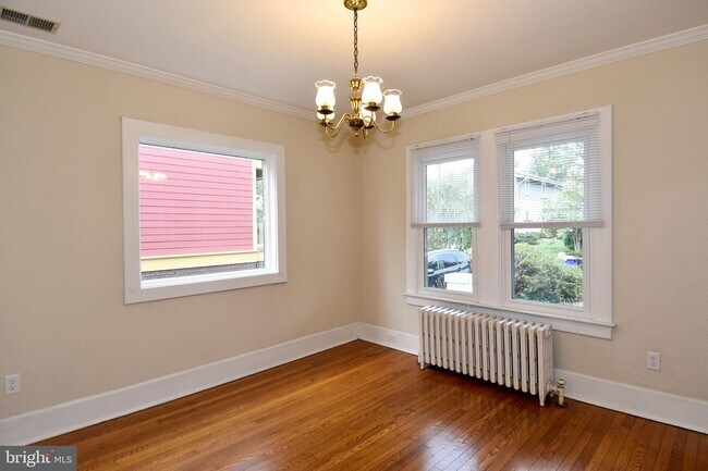 Building Photo - 930 N Danville St
