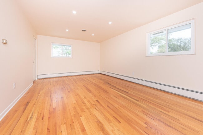 Building Photo - 1520 Traver Rd