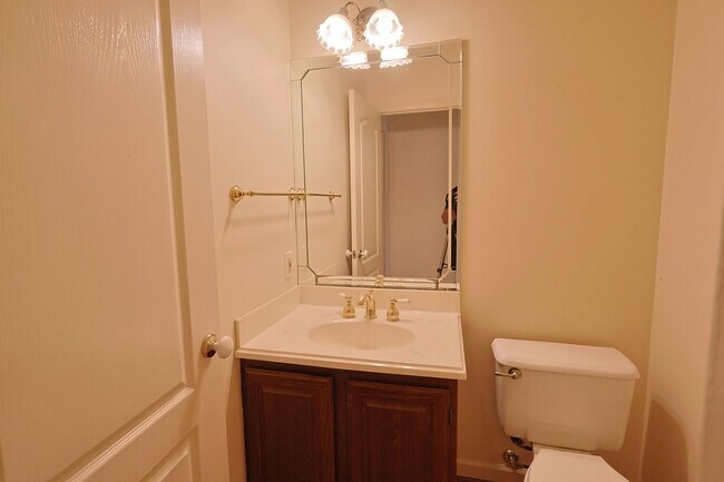 Building Photo - 600 Arbor Gln Ct