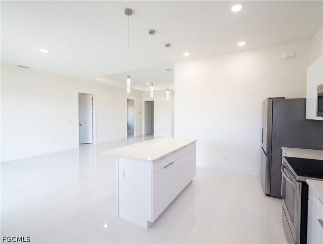 Building Photo - 2726 NW 41st Pl
