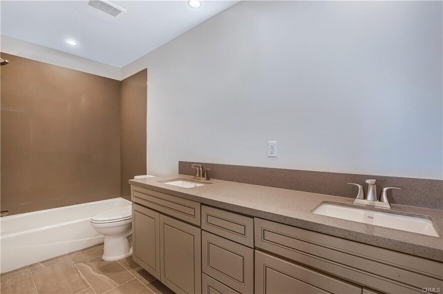 Building Photo - 3920 W 108th St