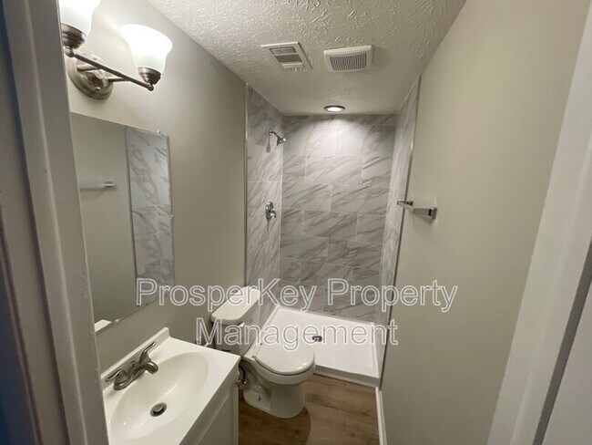 Building Photo - 7613 Suwannee Ct