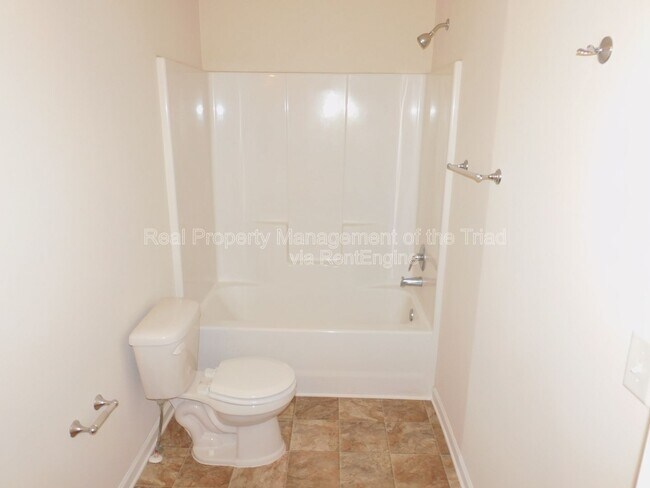Building Photo - 415 Hidden Brook Ln