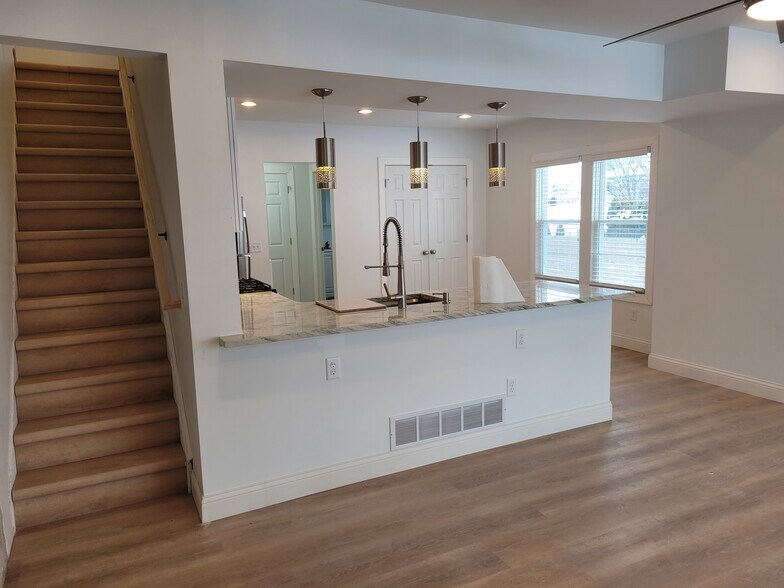 Building Photo - 3082 Norcott Dr