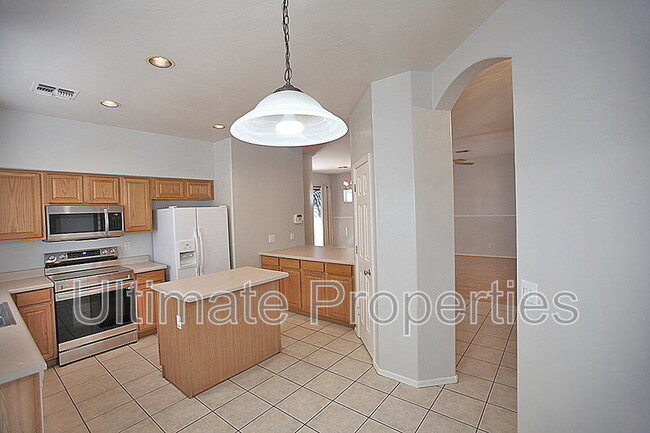 Building Photo - 6331 W Pontiac Dr