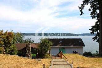 Building Photo - Waterfront Cottage with Views and beach ac...