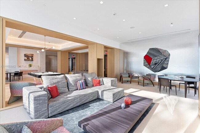 Building Photo - 700 NE 26th Terrace