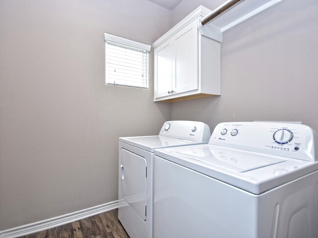 Building Photo - 3503 Summerway Dr