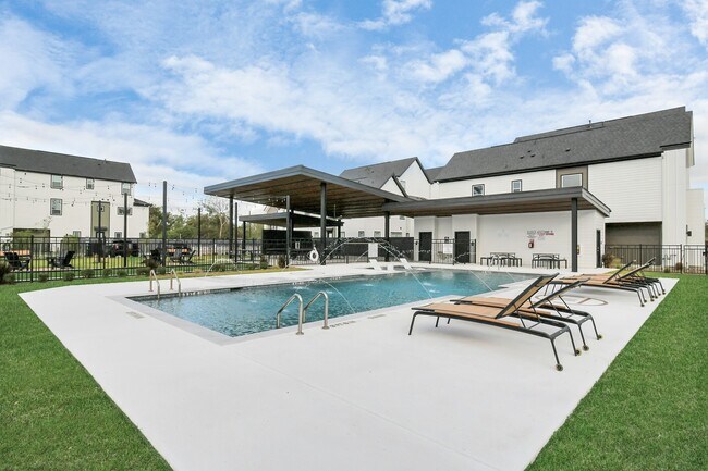 Building Photo - 1107 Highland Square Ln